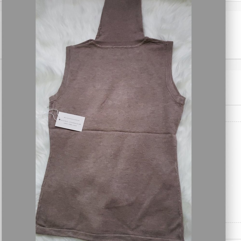 Cream Sleeveless Turtleneck Knit Pull-Over Sweater
